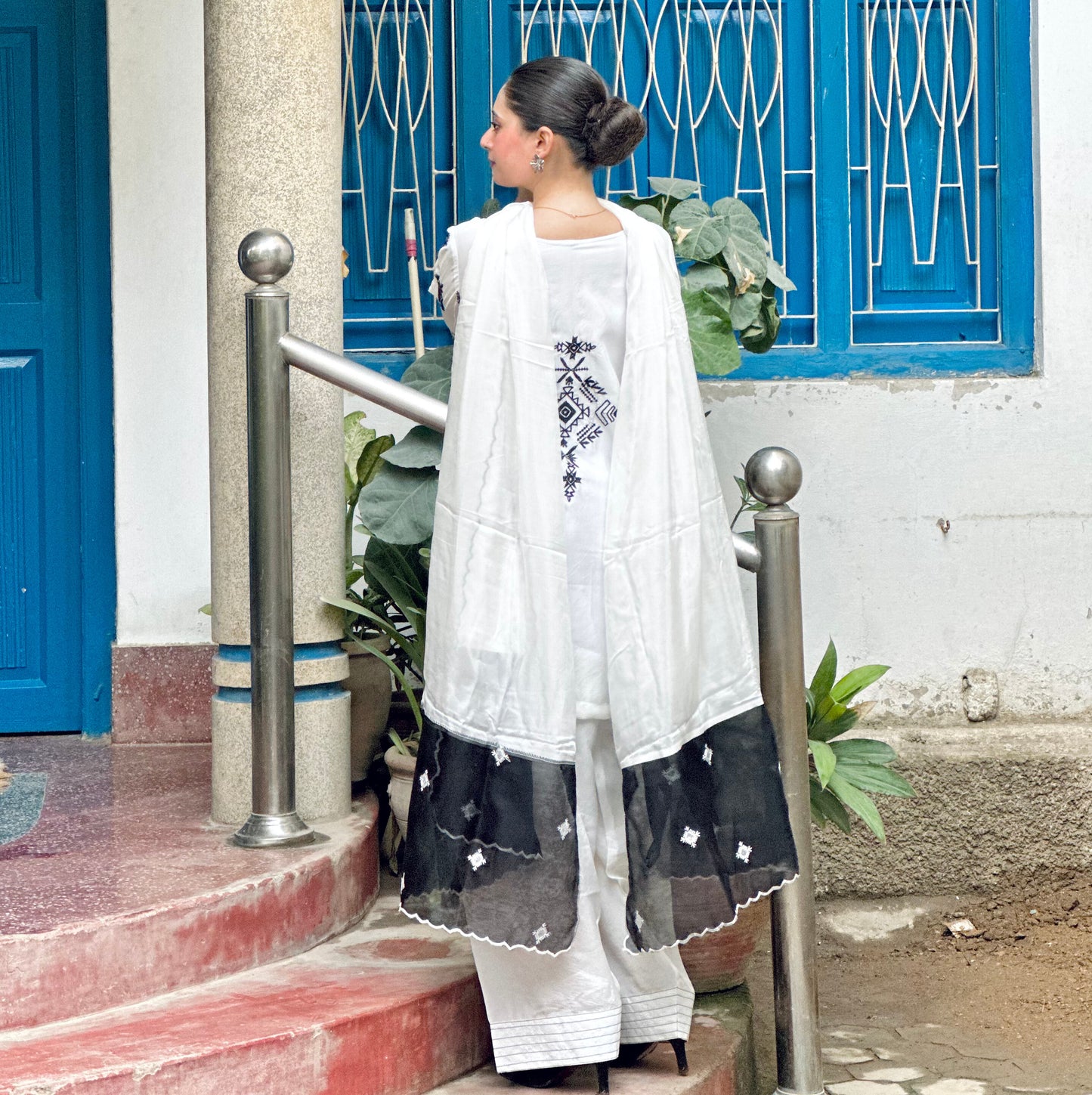 Pakistani White Farshi Shalwar Suit Dananeer