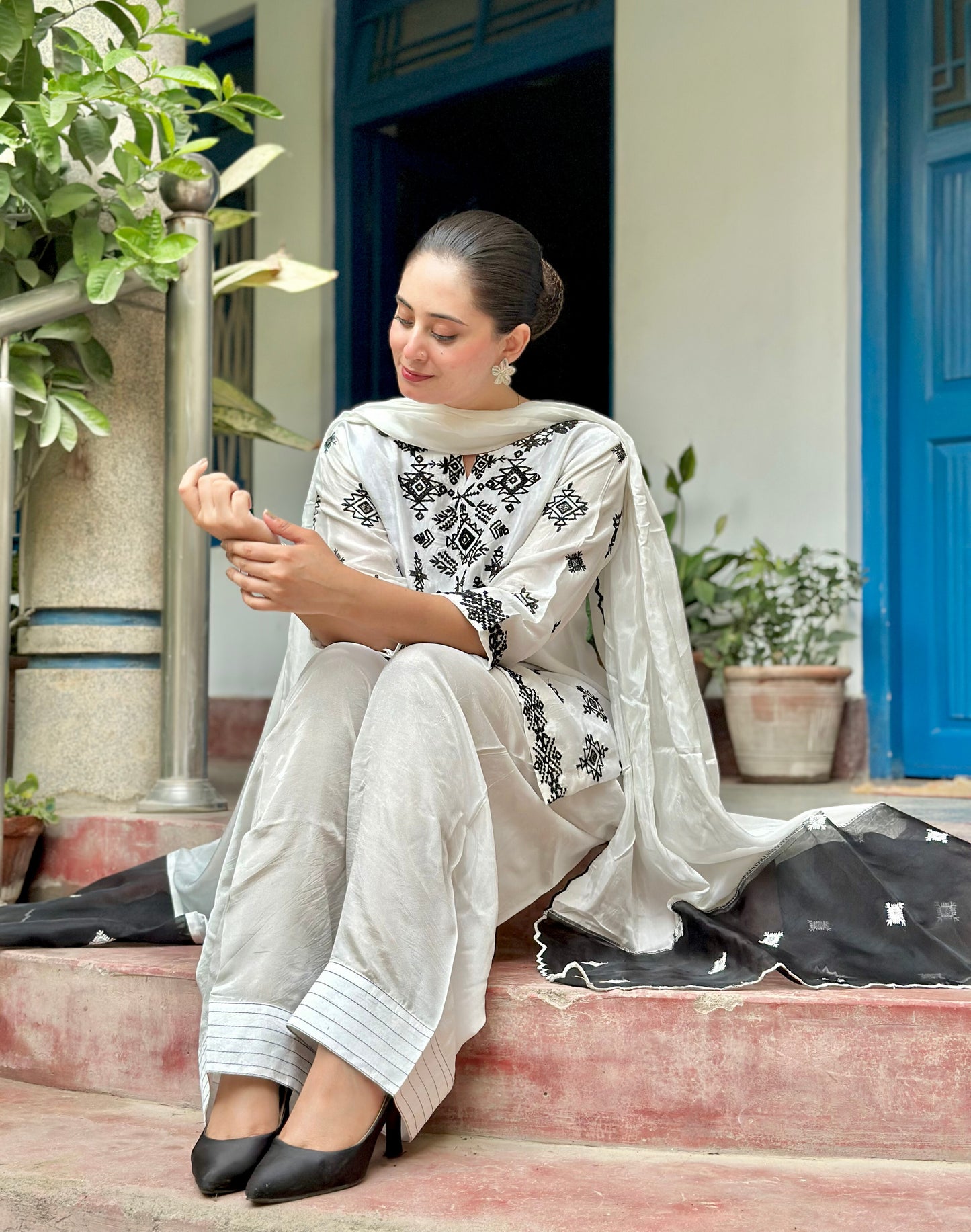 Pakistani White Farshi Shalwar Suit Dananeer