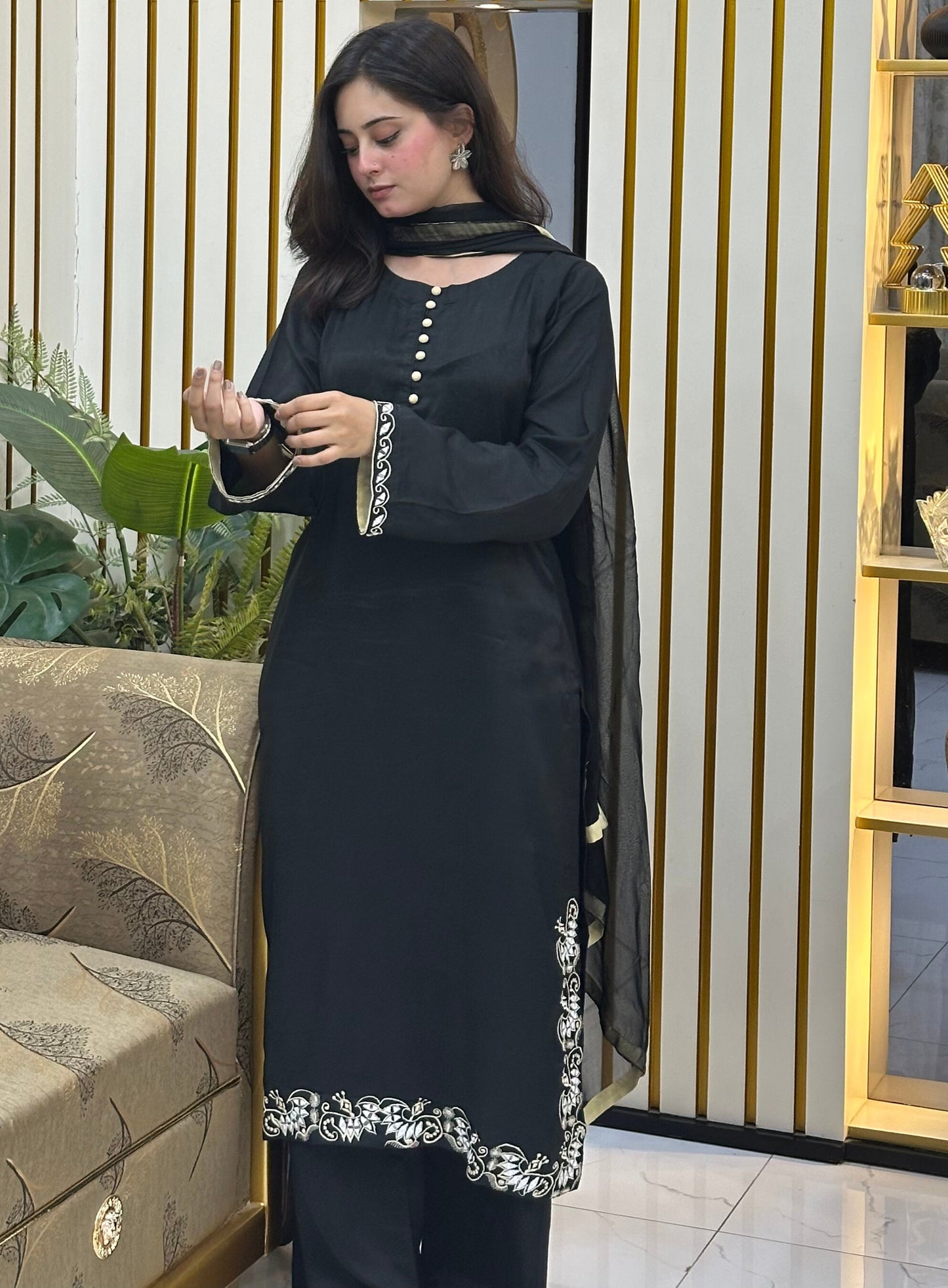 Shop elegant black pure Pakistani Rawsilk 3 pcs suit