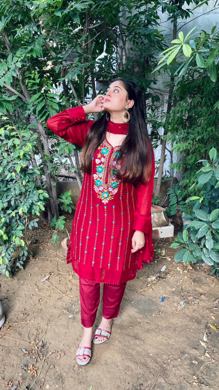 Elegant Chiffon Embroidered 3-Piece Suit