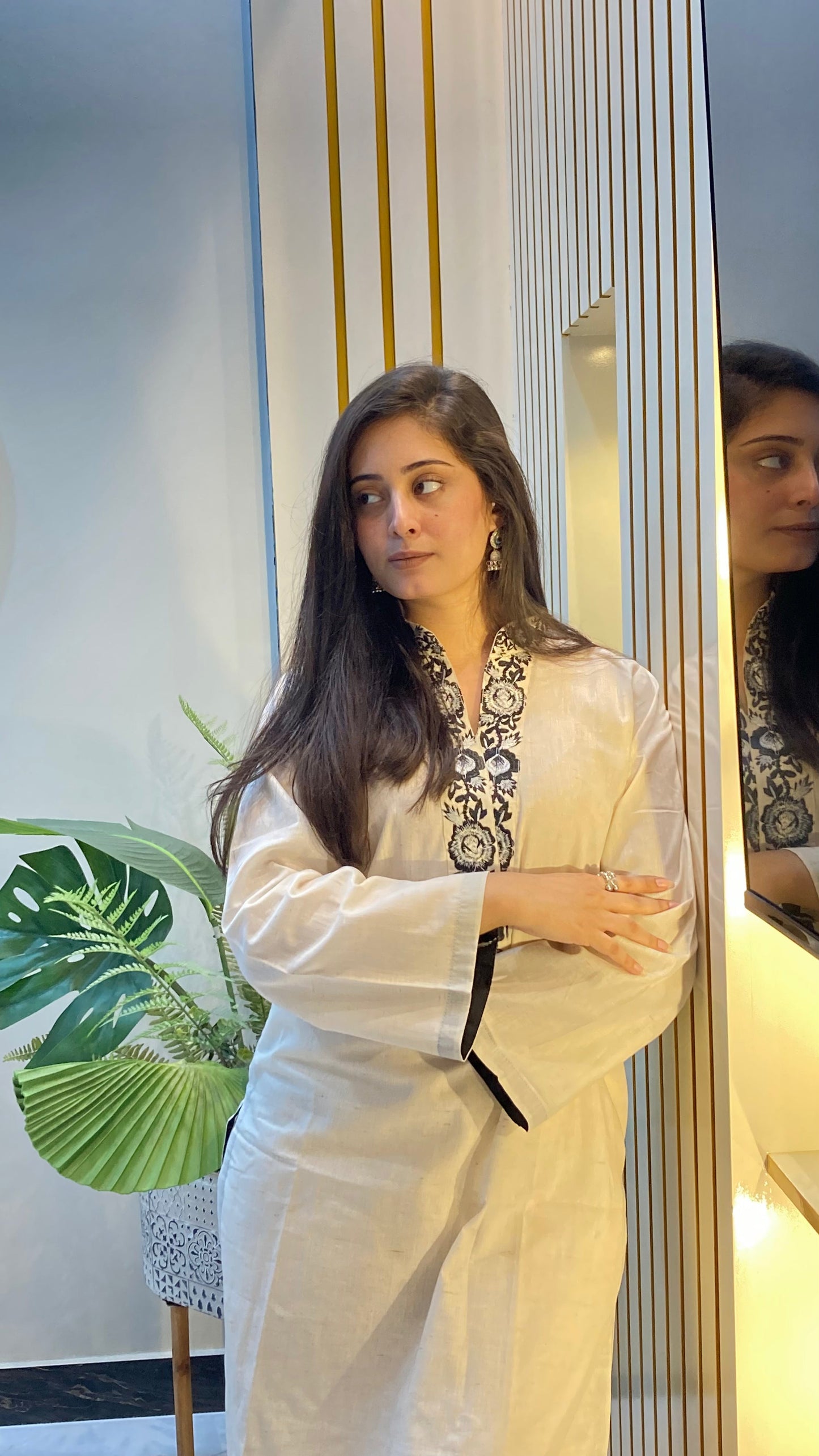 Mah Pari 100% Cotton Lawn Beautifull Dress 2024