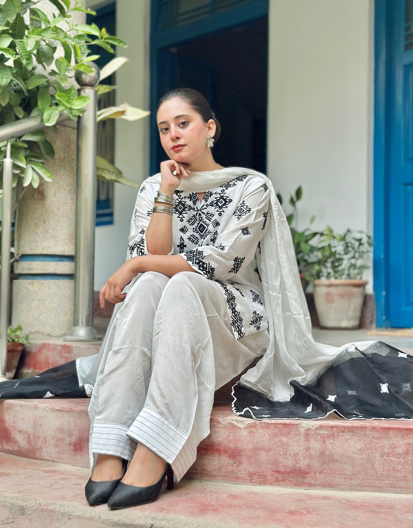 Pakistani White Farshi Shalwar Suit Dananeer