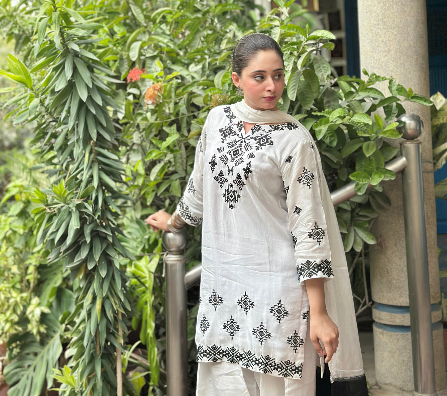 Pakistani White Farshi Shalwar Suit Dananeer