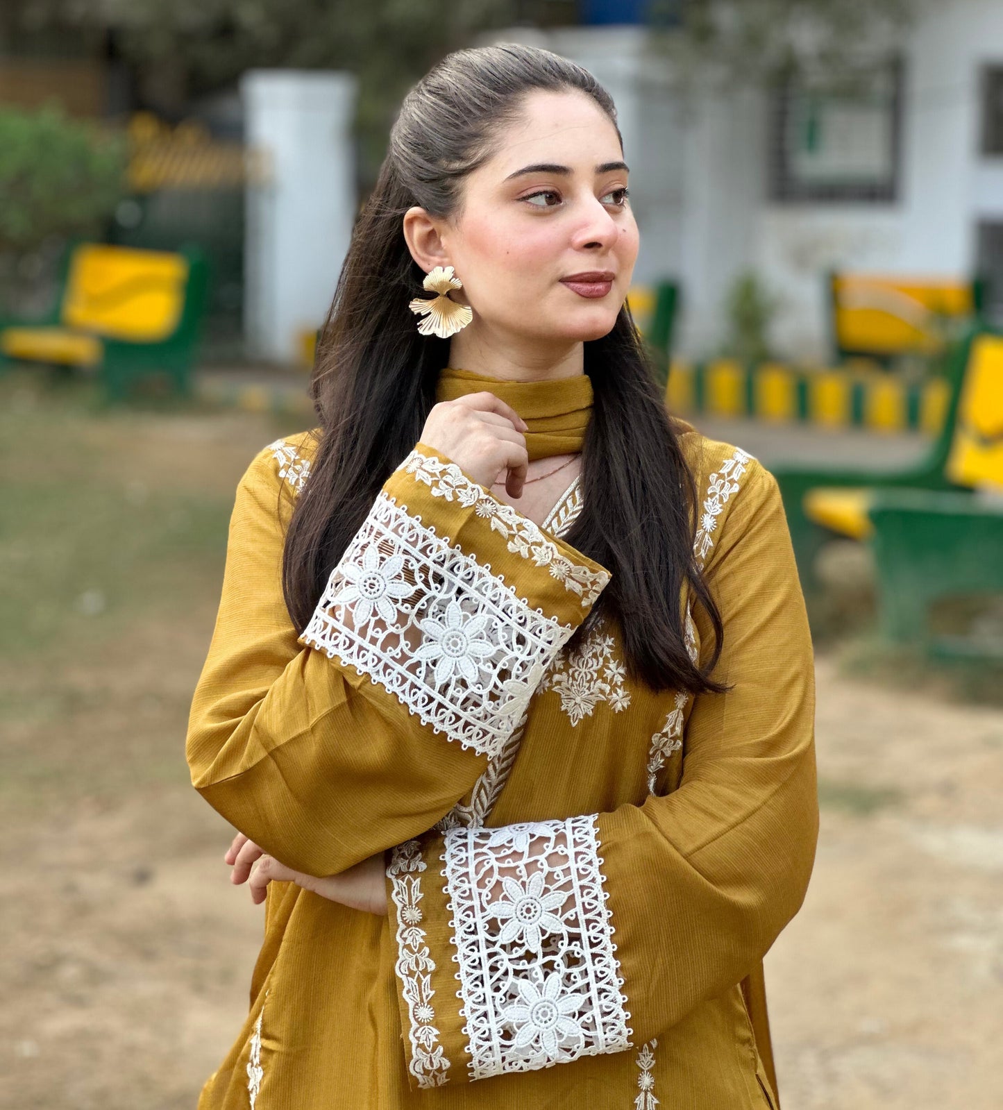 3-Piece Ready-to-Wear Farshi Luxury Ensemble