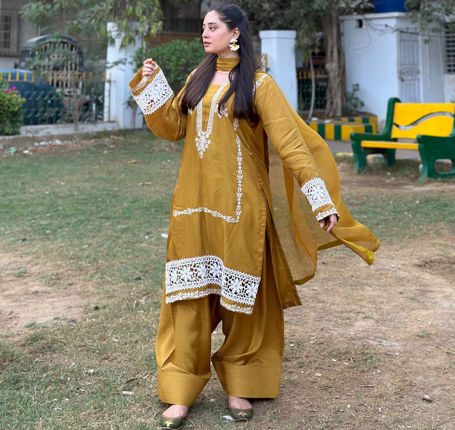 3-Piece Ready-to-Wear Farshi Luxury Ensemble