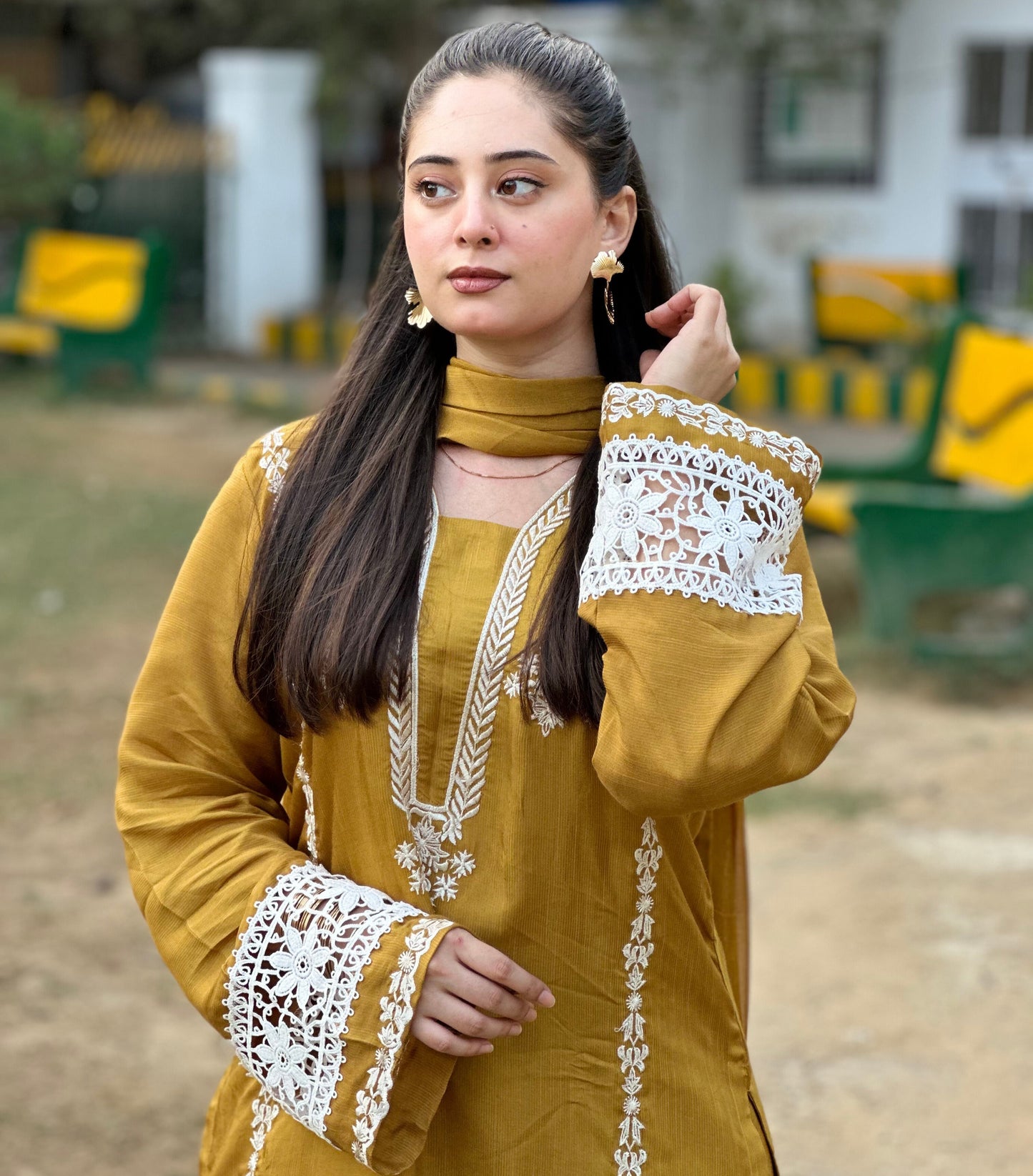 3-Piece Ready-to-Wear Farshi Luxury Ensemble